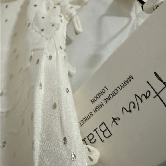 Chic Ivory Blouse with Subtle Patterns - Picture 5 of 5